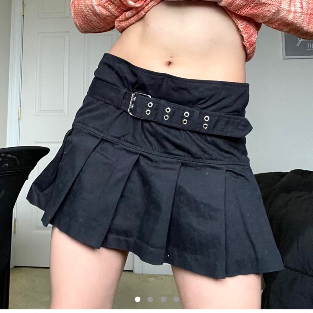 No boundaries vintage pleAted skirt